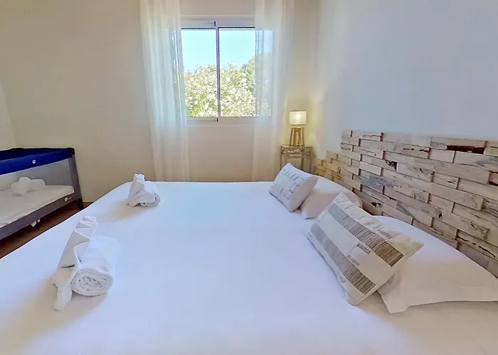 Cala Corsa: Luxury 4-bedroom With Heated Private Pool Holiday home